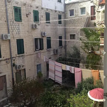 Cardo Guest house